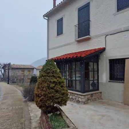 Holiday home Casa Cal Gansoleta La Coma I La Pedra